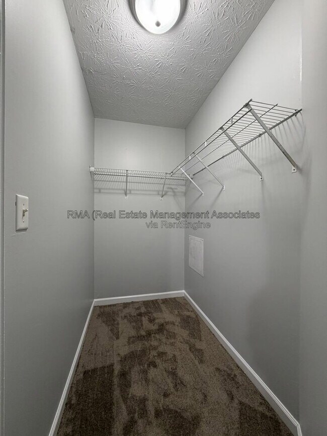 Building Photo - 1724 Carrington Dr