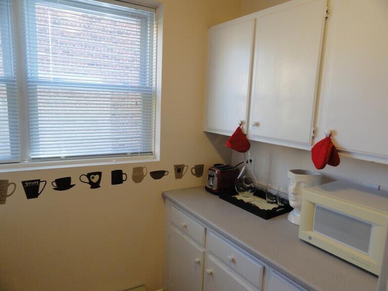 Building Photo - 402 Highland Ave