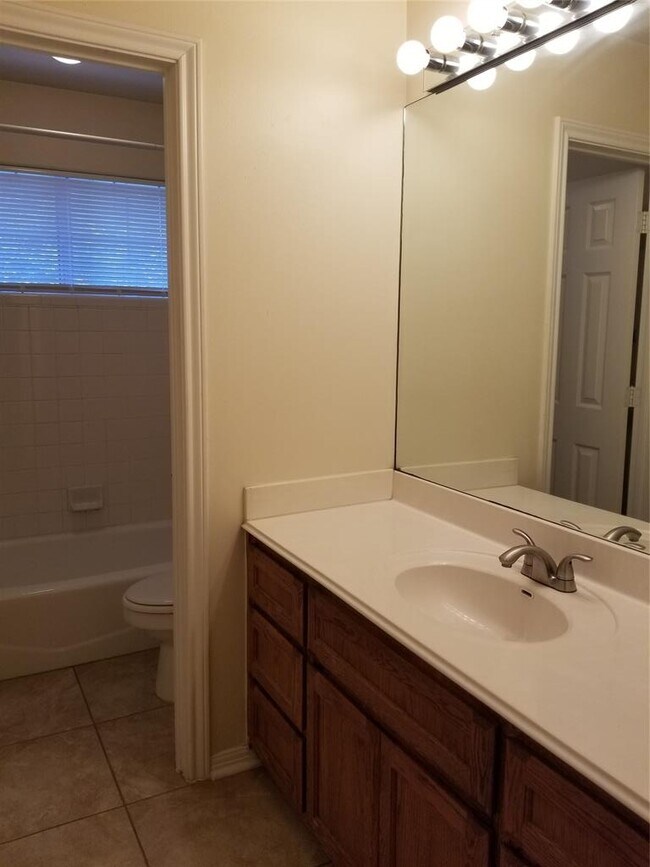 Building Photo - 2928 Thrushwood Dr