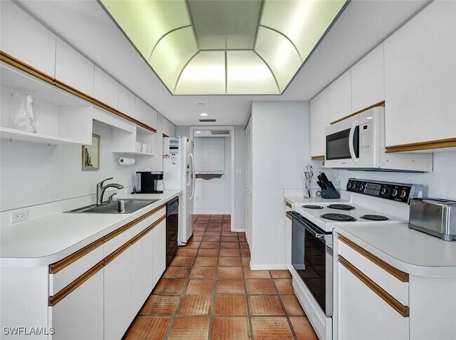 Building Photo - 6361 Pelican Bay Blvd