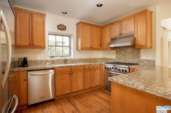 Building Photo - 443 Villaggio N