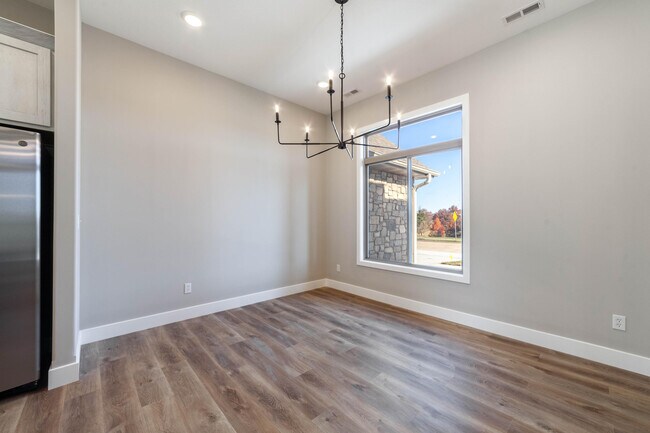 Building Photo - 1211 Shallow Ridge Cir
