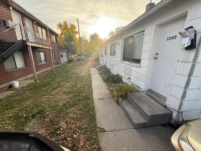 Building Photo - 1245-1247 S 5th Ave