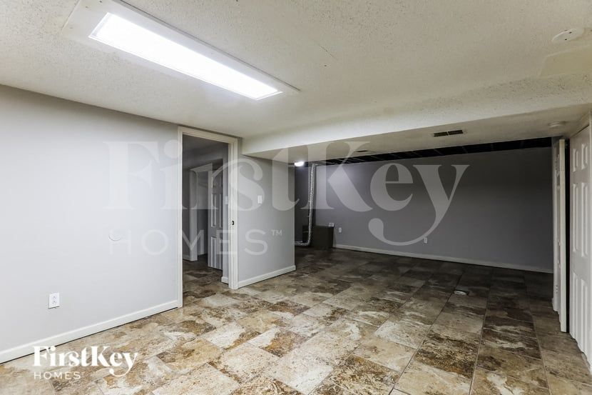 Building Photo - 8921 E 90 Terrace