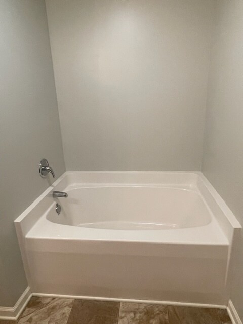 Tub - 709 Elton Ave