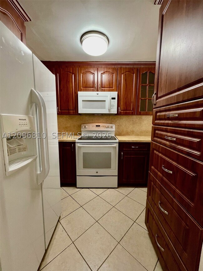 Building Photo - 1035 W 77th St