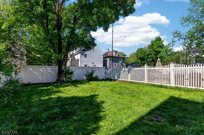 Building Photo - 19 Sylvan Pl