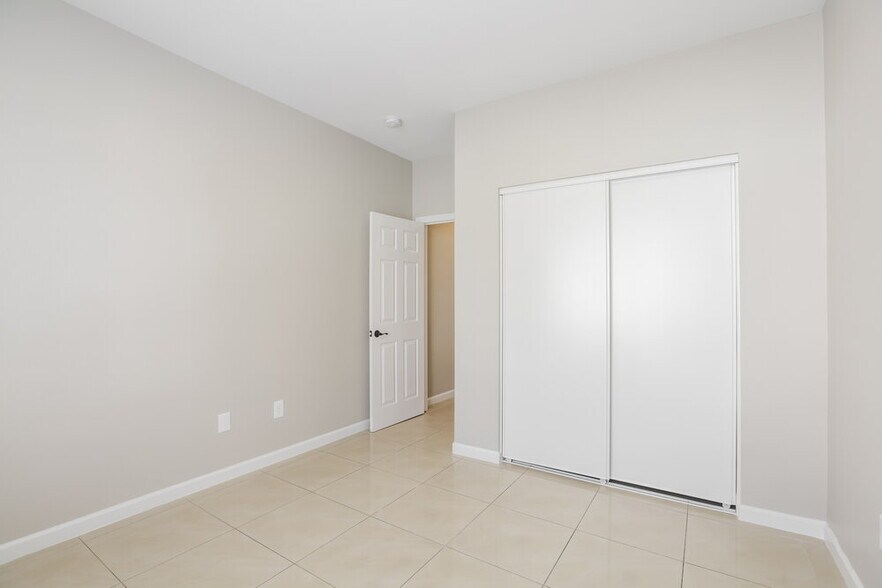 Building Photo - 8139 W Ficus Dr