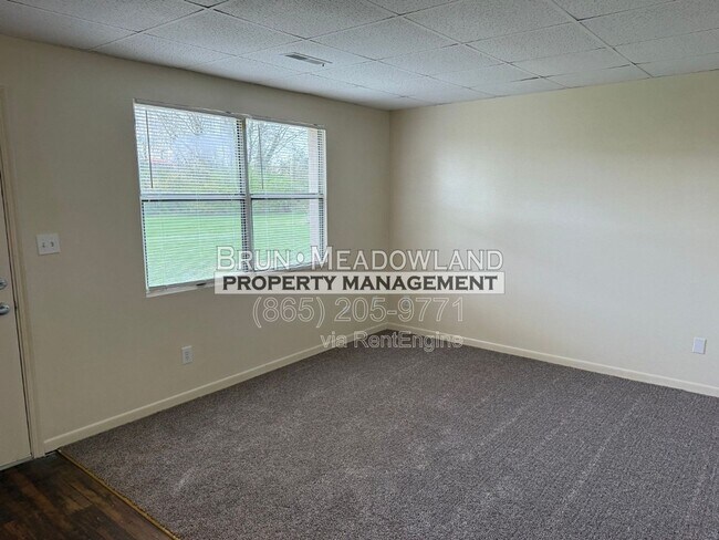 Building Photo - 1921 Meadowland Ln