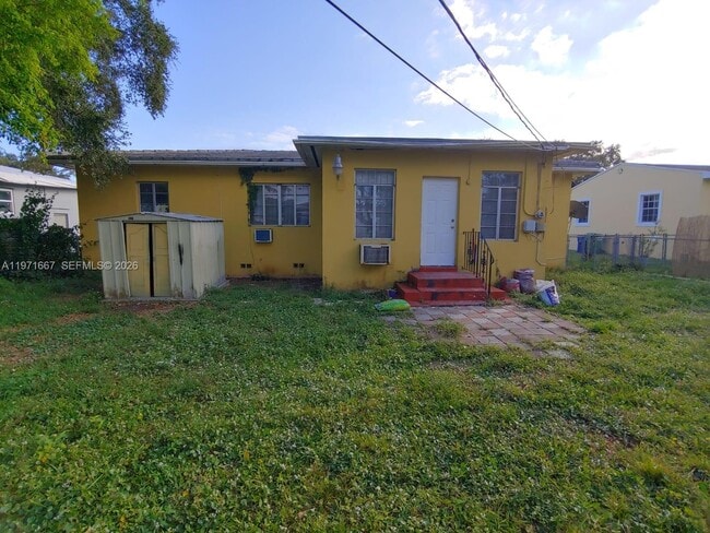 Building Photo - 1465 NE 149th St