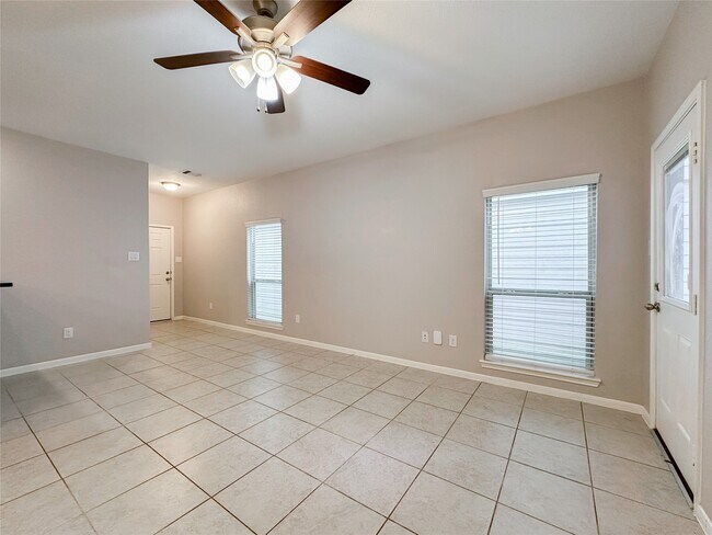 Building Photo - 125 Camelot Pl Ct