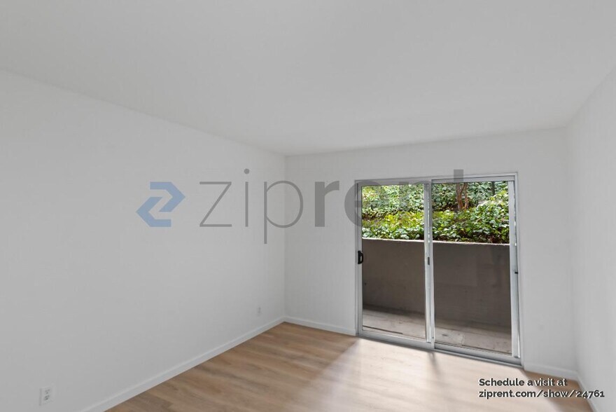 Building Photo - 675 Sharon Park Dr