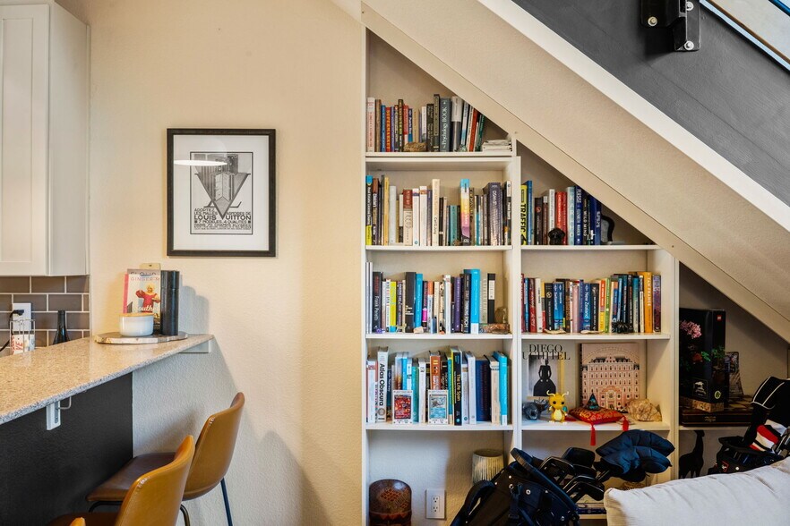 Building Photo - 3033 Blake St