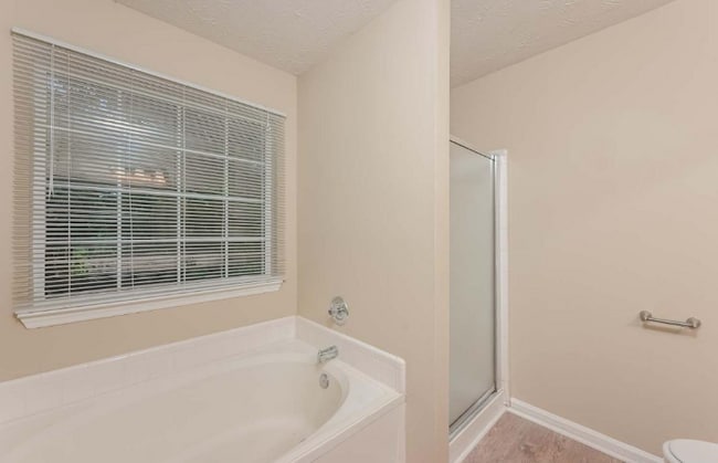 Building Photo - 4220 E Meadow Dr