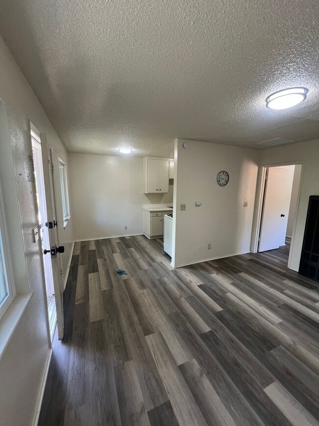Building Photo - Oroville one bed one bath duplex for rent.