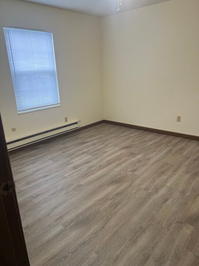 Building Photo - 1520 Main St