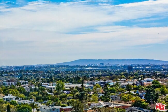 Building Photo - 10520 Wilshire Blvd
