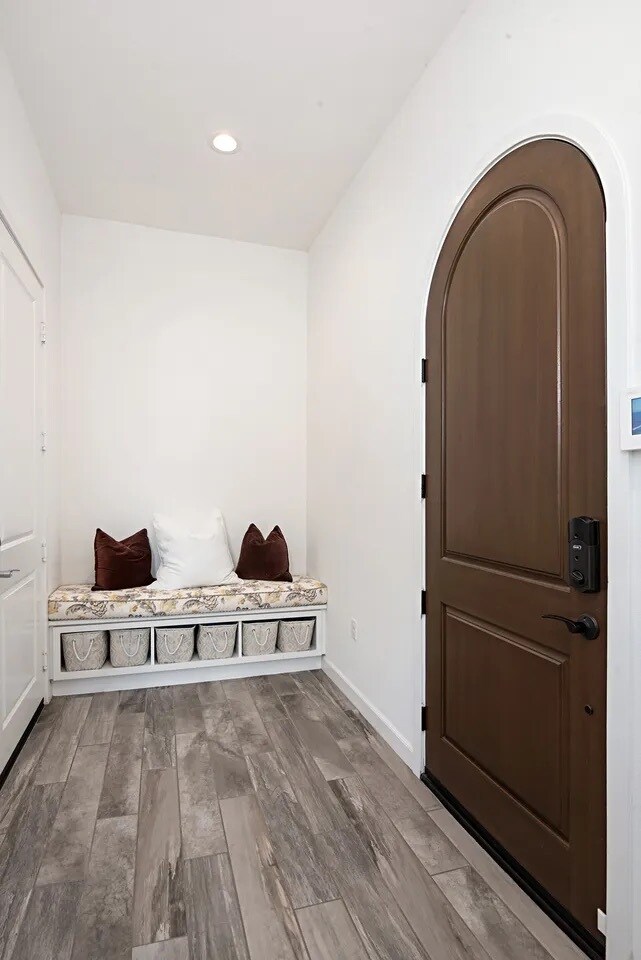 Building Photo - 168 Follyhatch