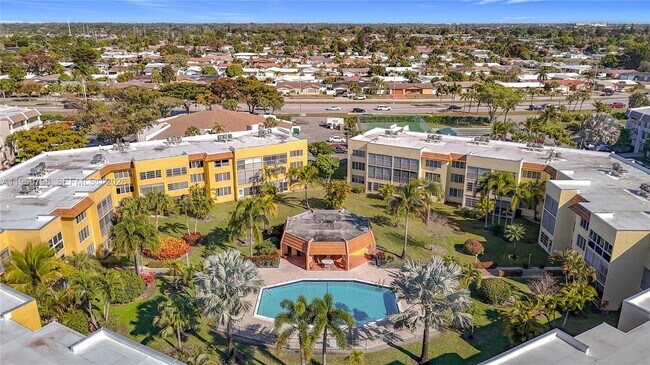 Building Photo - 6750 Royal Palm Blvd