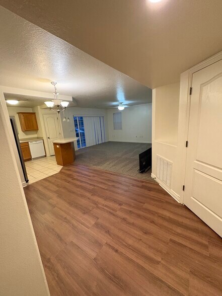 Building Photo - 1217 W 110 N