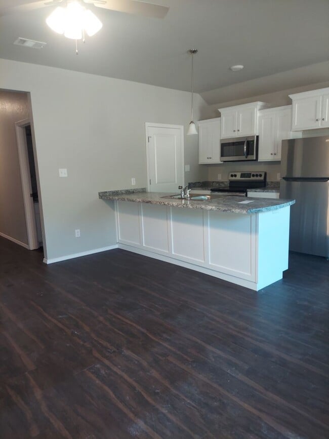 Building Photo - 2118 Ingalls Ln