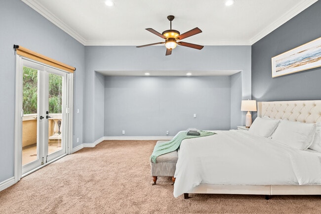 Building Photo - Elegant 5BR Furnished Estate with Pool & G...