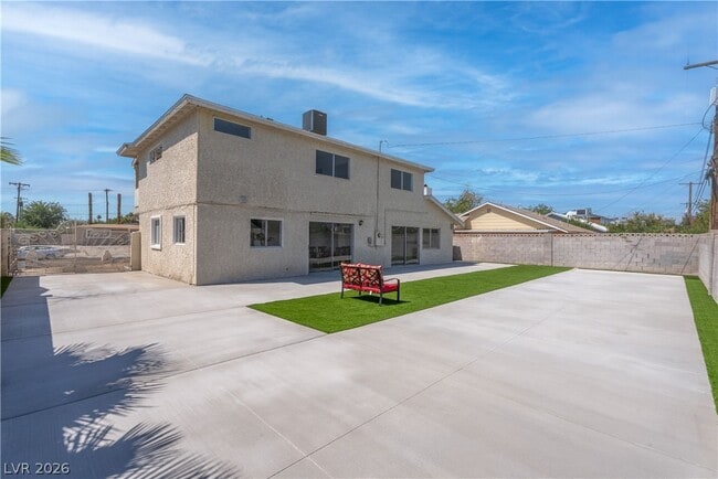 Building Photo - 2298 Golden Arrow Dr