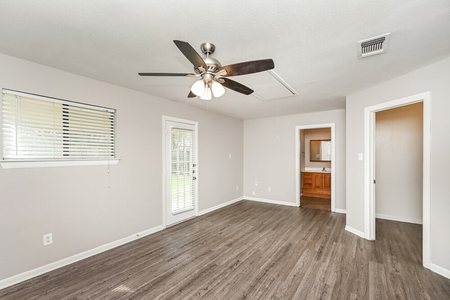 Building Photo - 428 Guadalupe Dr