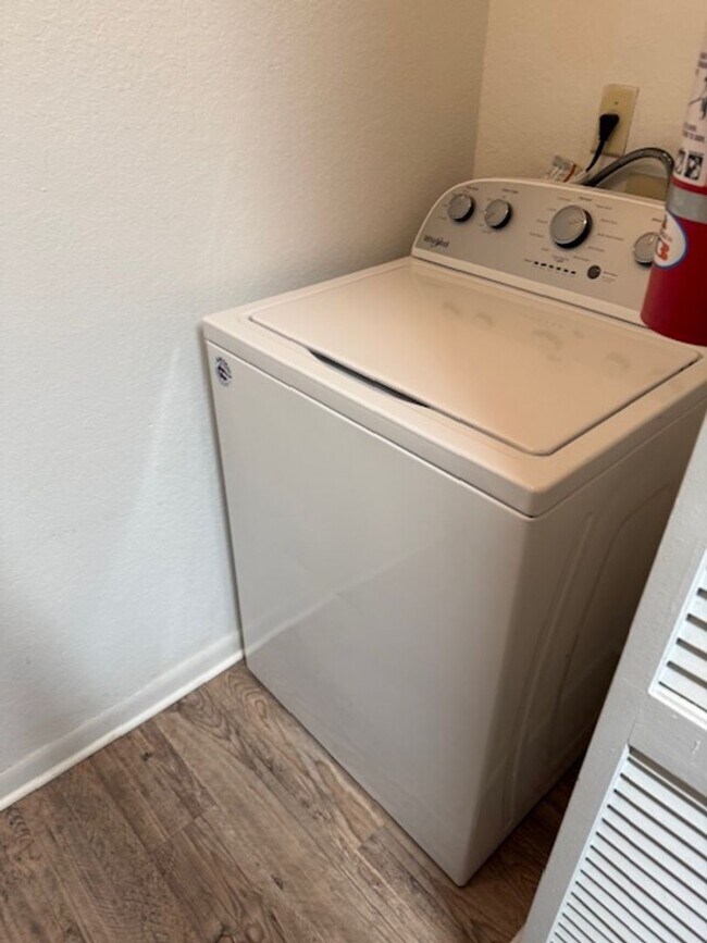 Building Photo - Lexington place ground fl One bedroom