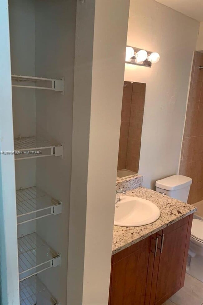 Building Photo - 12840 Vista Isles Dr