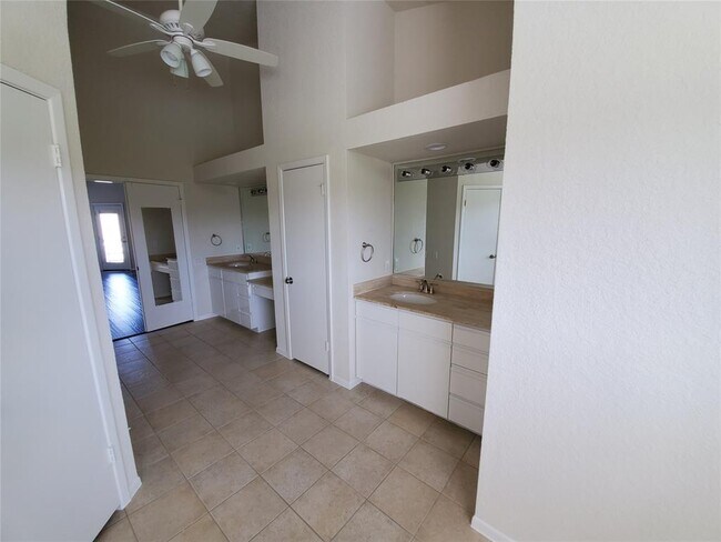 Building Photo - 18321 Sandy Cove