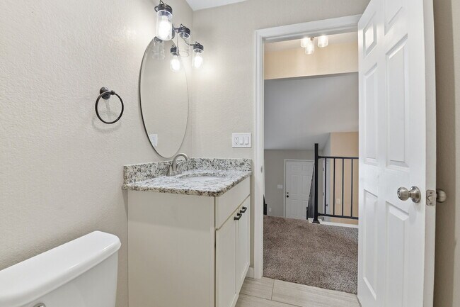 Building Photo - $2,540.95 - 4 Bed, 2 Bath Home in Aurora with Central AC, and In Unit Laundry!