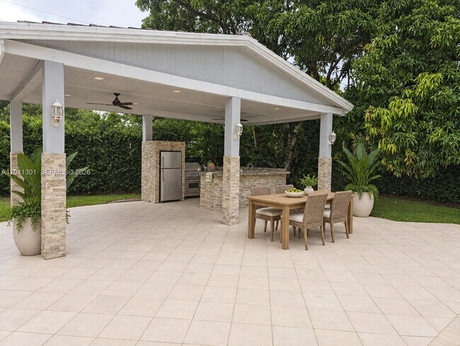 Building Photo - 7625 SW 75th Ave