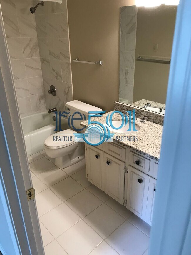 Building Photo - Pleasant Valley Condo