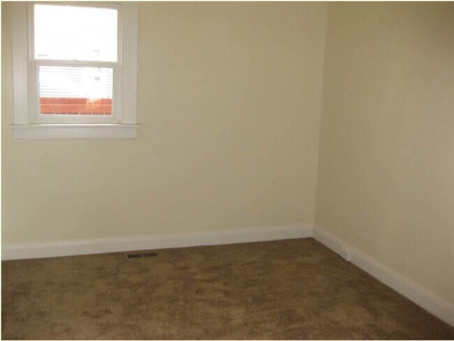 Building Photo - 554 E Commonwealth Ave