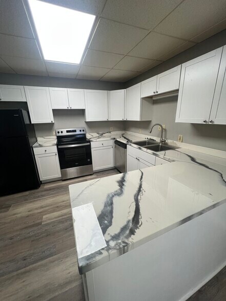 Building Photo - 301 Cypress St