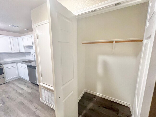 Building Photo - Cute 3 Bed Duplex in Temple!