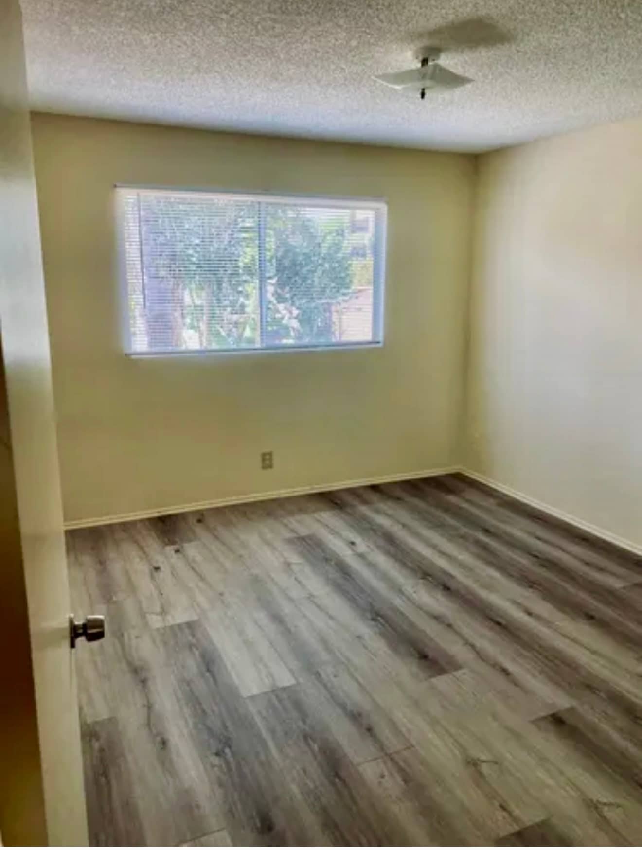 Building Photo - 5716 Waring Ave