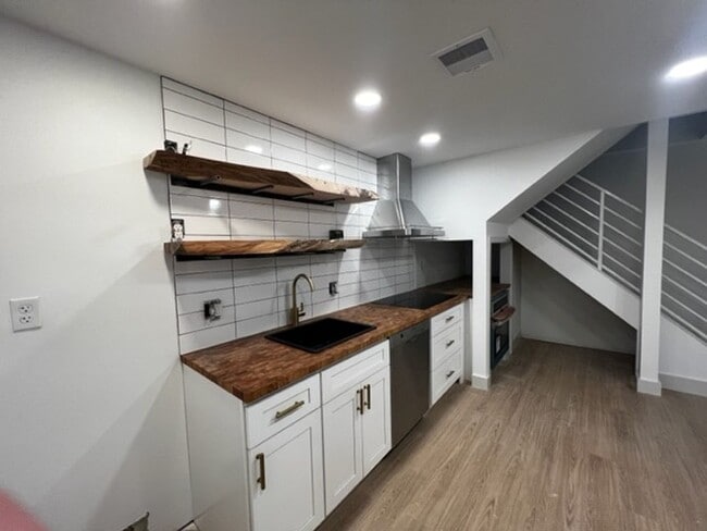 Building Photo - 1610 Rodman St