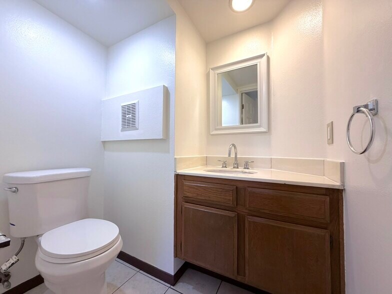 Building Photo - 13825 Beaver St