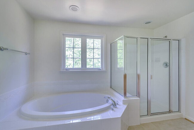 Building Photo - 41 Pine Needle Way