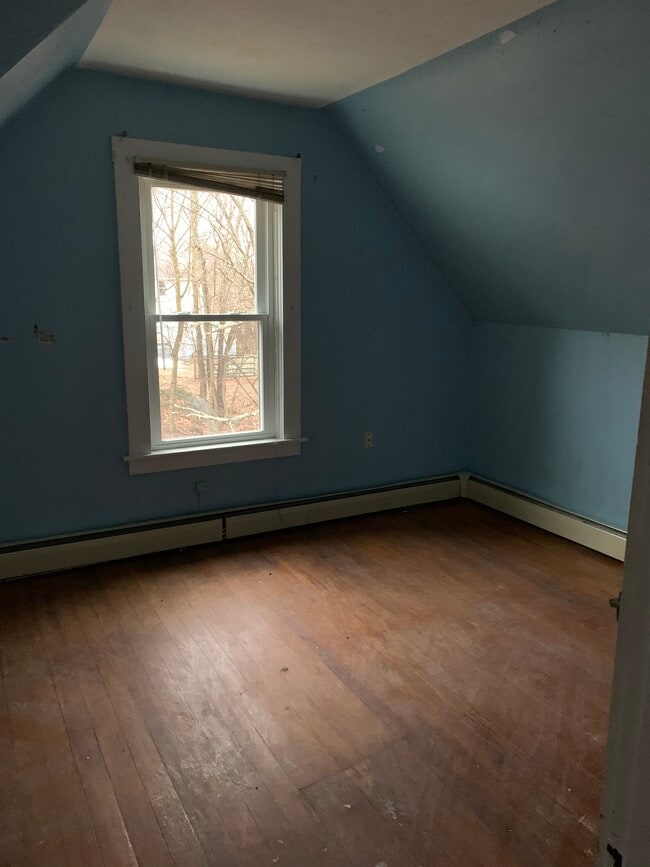 Flooring has been refinished since this photo - 40 Lincoln St