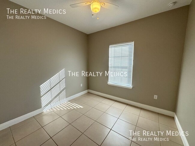 Building Photo - 765 Platypus Ct