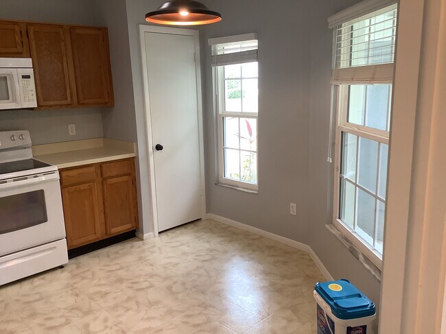 Building Photo - 1127 Shaffer Trl