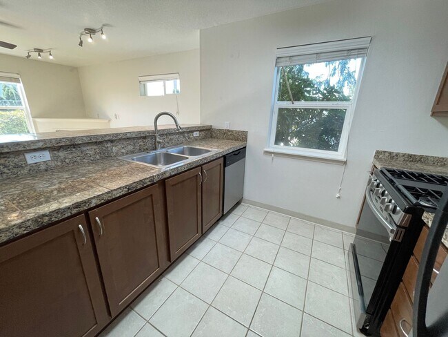 Building Photo - Fantastic Main Level Condo w/Garage, Patio...