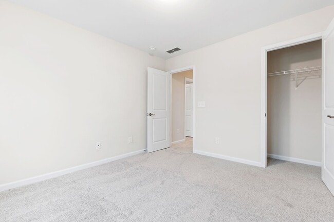 Building Photo - Well Appointed 3-Bedroom Townhome in Durham!
