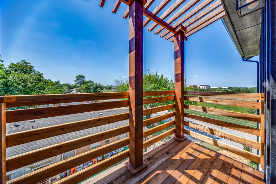 Building Photo - 511 N Davis Dr