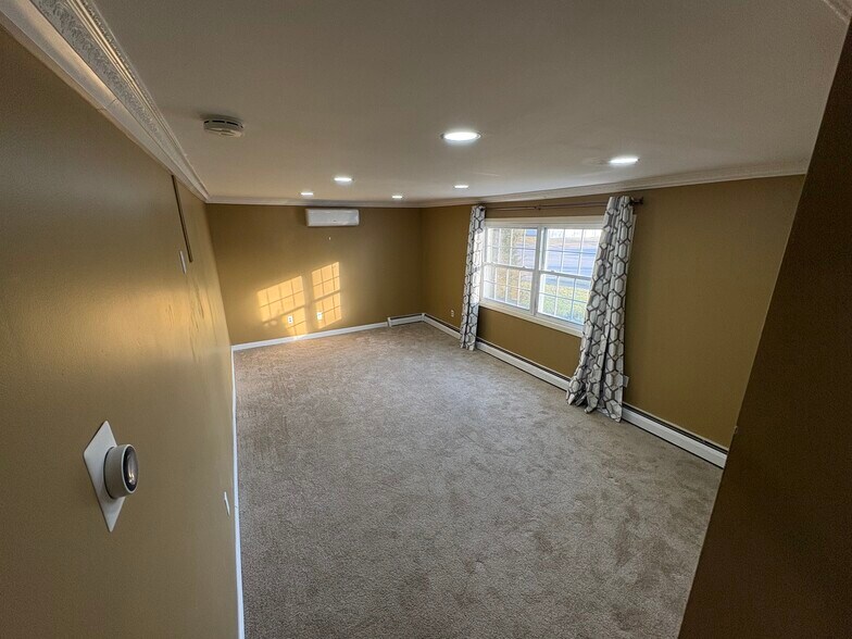 Building Photo - 37 John St