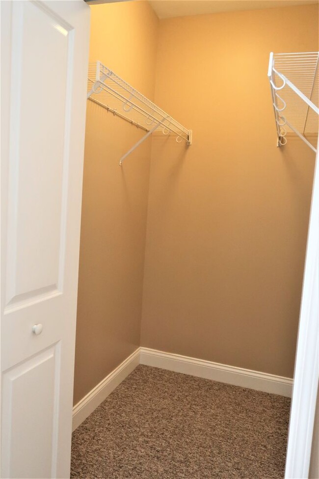 Building Photo - Available August 2025! 3BR/2BA includes pa...