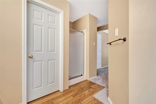 Building Photo - 4323 Ringrose Dr